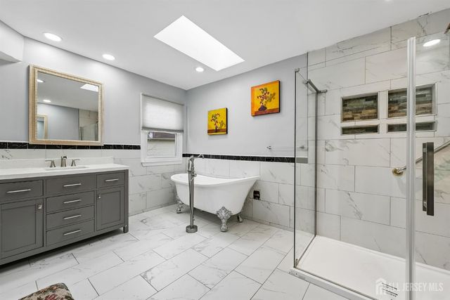 9 Chipwood Lane, North Brunswick, NJ 08902
