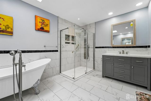 9 Chipwood Lane, North Brunswick, NJ 08902