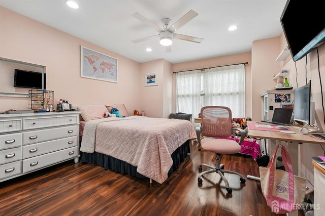 9 Chipwood Lane, North Brunswick, NJ 08902