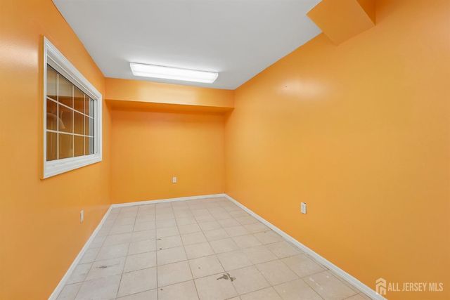 9 Chipwood Lane, North Brunswick, NJ 08902