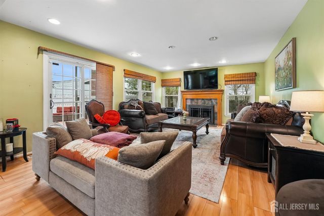 9 Chipwood Lane, North Brunswick, NJ 08902