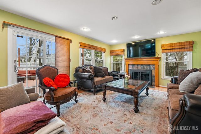 9 Chipwood Lane, North Brunswick, NJ 08902