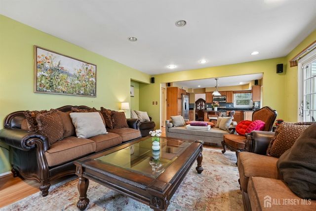 9 Chipwood Lane, North Brunswick, NJ 08902