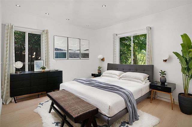 1113 N Victoria Park Rd, Fort Lauderdale, FL 33304