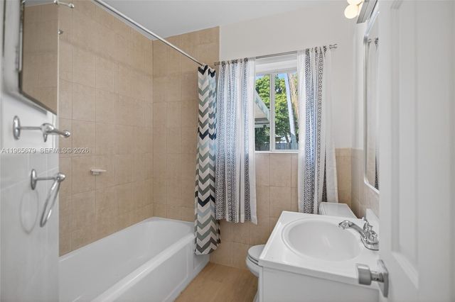 1113 N Victoria Park Rd, Fort Lauderdale, FL 33304