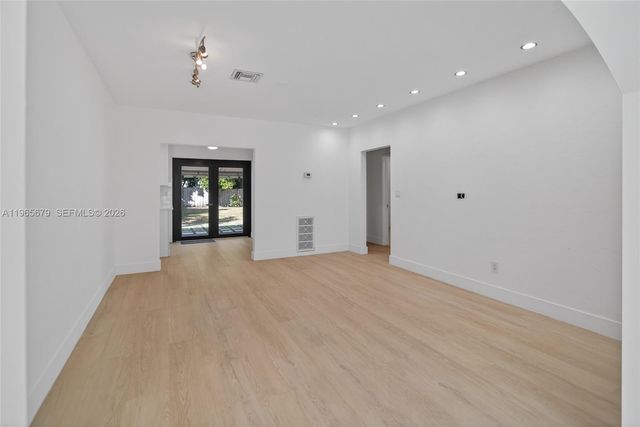 1113 N Victoria Park Rd, Fort Lauderdale, FL 33304