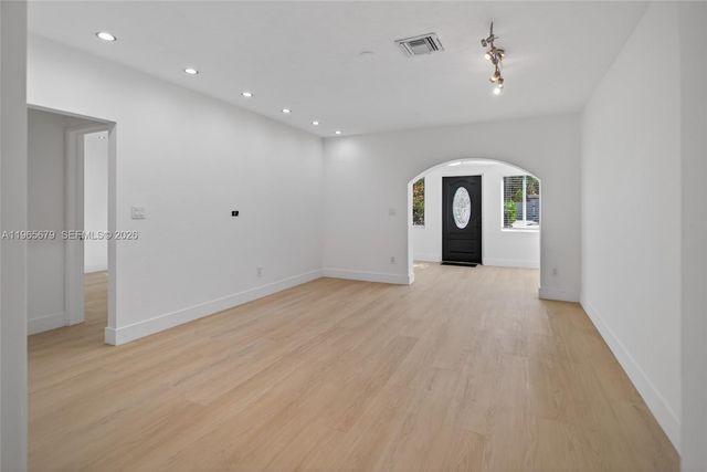 1113 N Victoria Park Rd, Fort Lauderdale, FL 33304