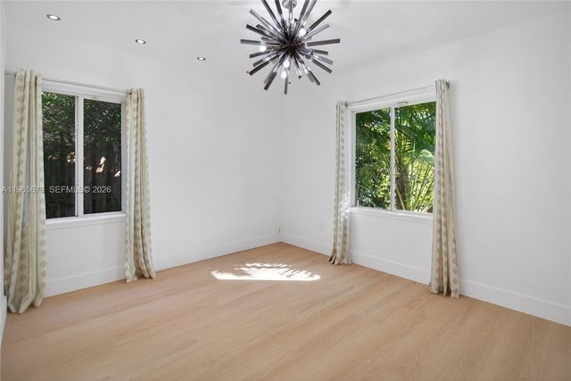 1113 N Victoria Park Rd, Fort Lauderdale, FL 33304