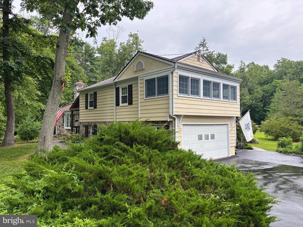 624 W WAYNE AVE, Wayne, PA 19087