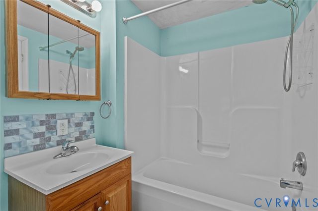 725 Transco Rd, Scottsville, VA 24590