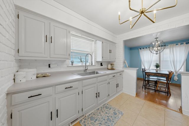 7920 W 91st Street, Hickory Hills, IL 60457