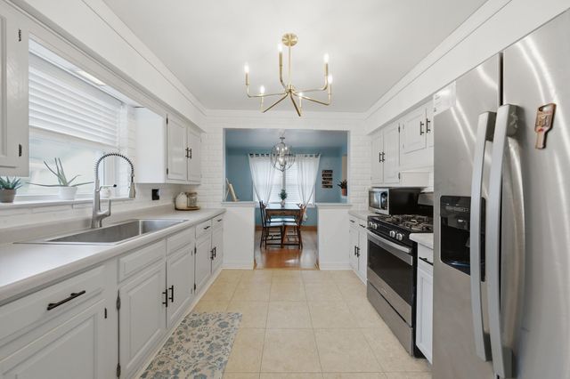 7920 W 91st Street, Hickory Hills, IL 60457