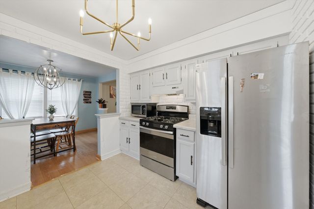 7920 W 91st Street, Hickory Hills, IL 60457