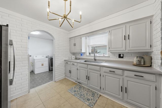 7920 W 91st Street, Hickory Hills, IL 60457