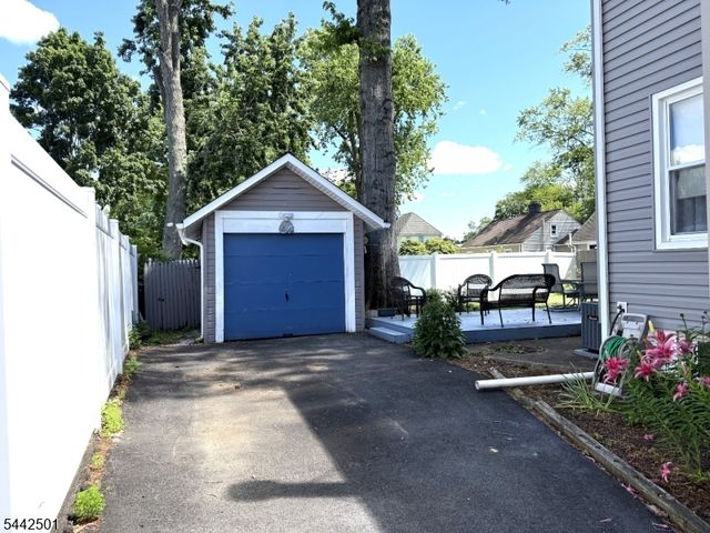 810 Colfax Ave, Pompton Lakes Boro, NJ 07442