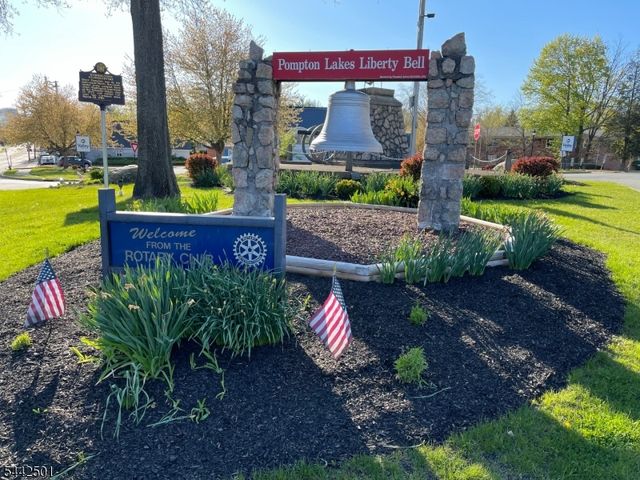 810 Colfax Ave, Pompton Lakes Boro, NJ 07442