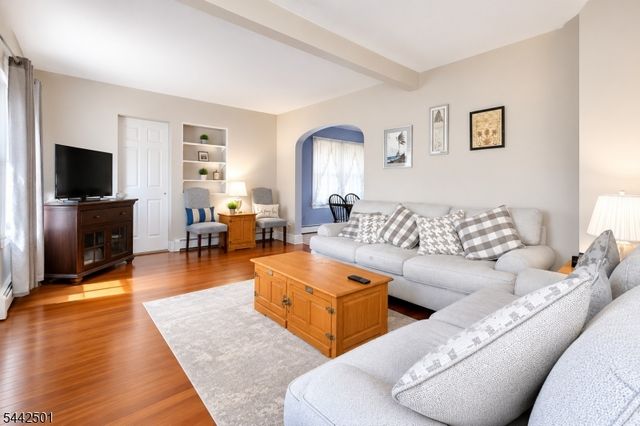 810 Colfax Ave, Pompton Lakes Boro, NJ 07442