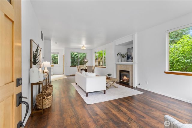 19414 77th Place NE, Kenmore, WA 98028
