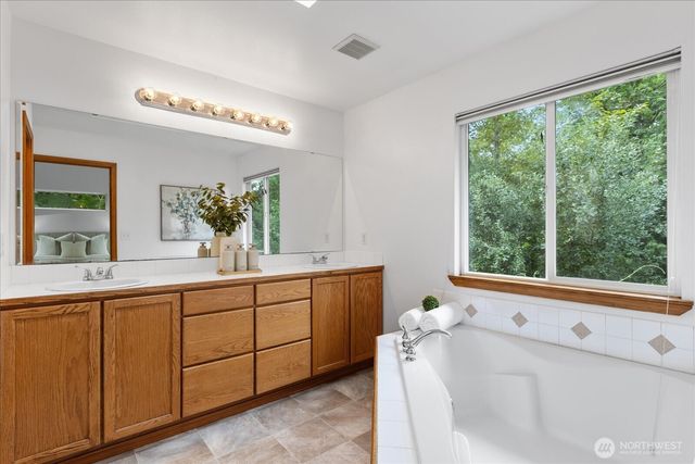 19414 77th Place NE, Kenmore, WA 98028