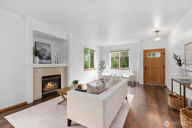 19414 77th Place NE, Kenmore, WA 98028