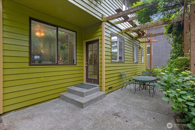 19414 77th Place NE, Kenmore, WA 98028