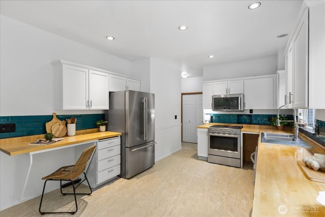 19414 77th Place NE, Kenmore, WA 98028