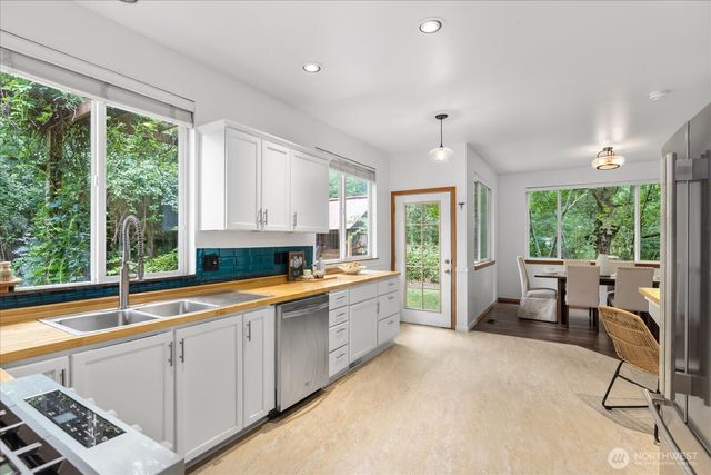 19414 77th Place NE, Kenmore, WA 98028