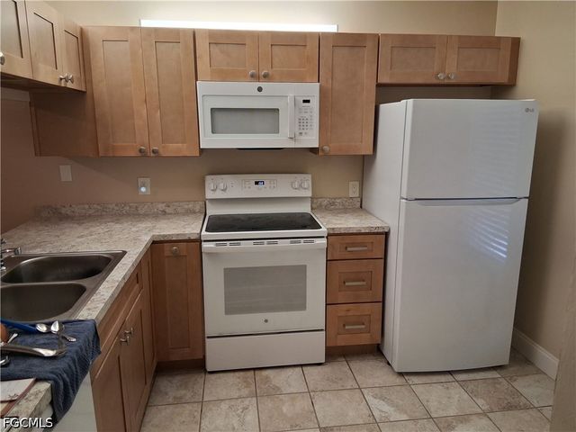 15000 Arbor Lakes DR E 3, North Fort Myers, FL 33917