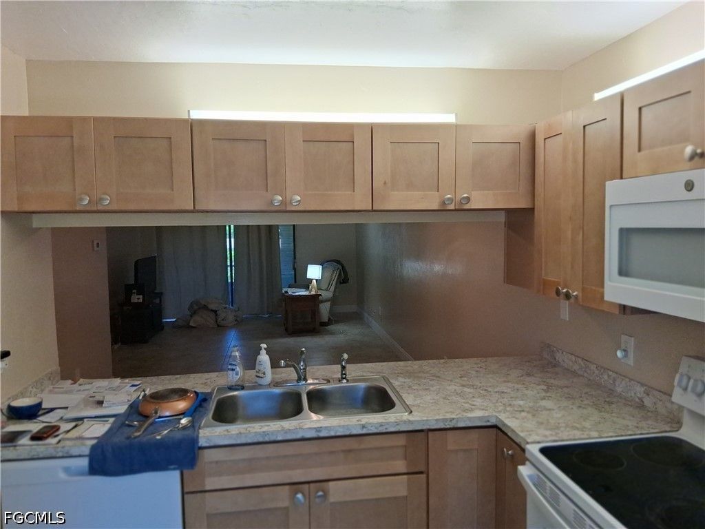 15000 Arbor Lakes DR E 3, North Fort Myers, FL 33917