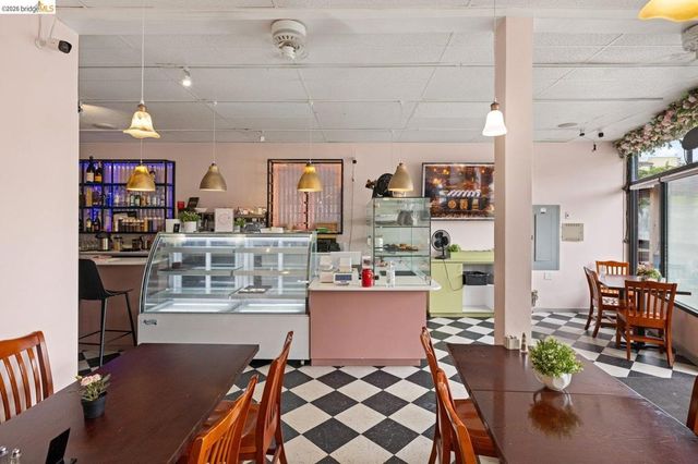 4935 Shattuck Ave, Oakland, CA 94609