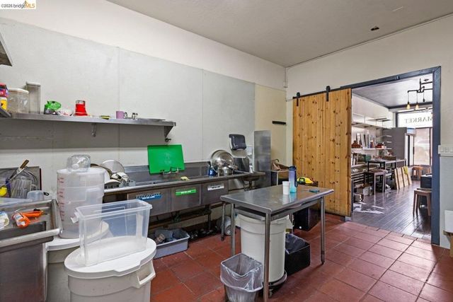 4935 Shattuck Ave, Oakland, CA 94609