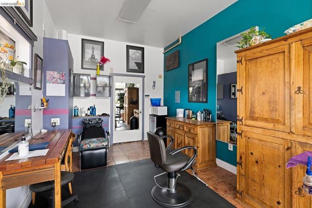 4935 Shattuck Ave, Oakland, CA 94609