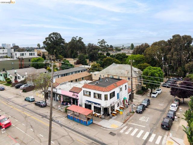 4935 Shattuck Ave, Oakland, CA 94609