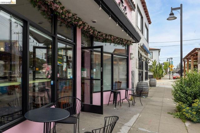 4935 Shattuck Ave, Oakland, CA 94609
