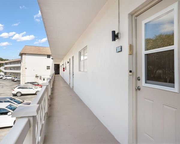 3500 NW 48th Avenue 513, Lauderdale Lakes, FL 33319