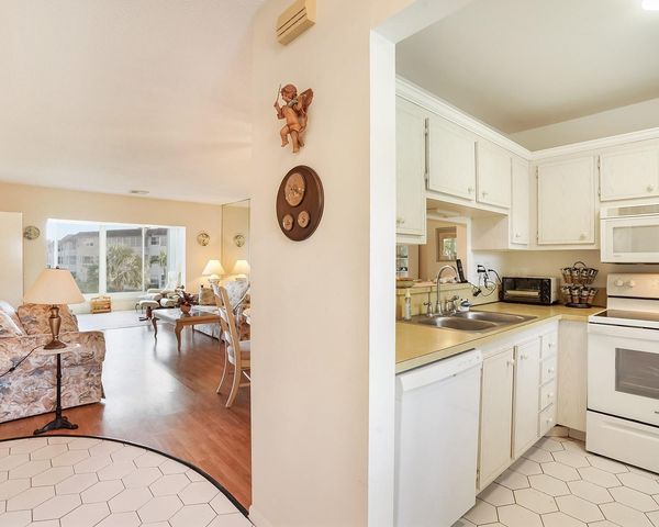 3500 NW 48th Avenue 513, Lauderdale Lakes, FL 33319