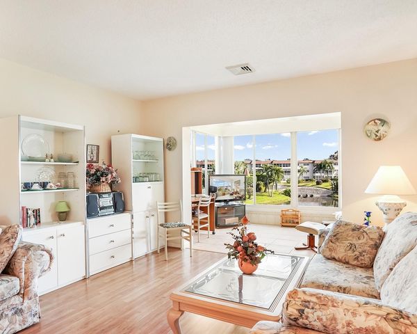 3500 NW 48th Avenue 513, Lauderdale Lakes, FL 33319