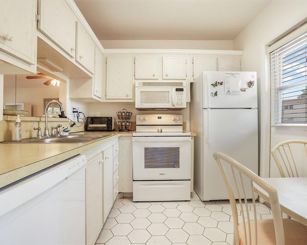 3500 NW 48th Avenue 513, Lauderdale Lakes, FL 33319