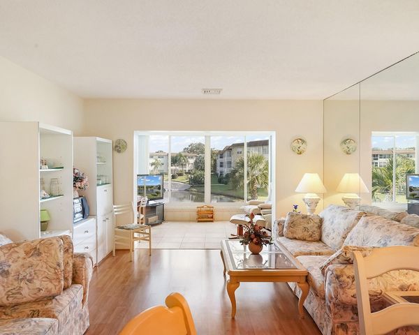 3500 NW 48th Avenue 513, Lauderdale Lakes, FL 33319