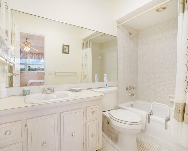 3500 NW 48th Avenue 513, Lauderdale Lakes, FL 33319
