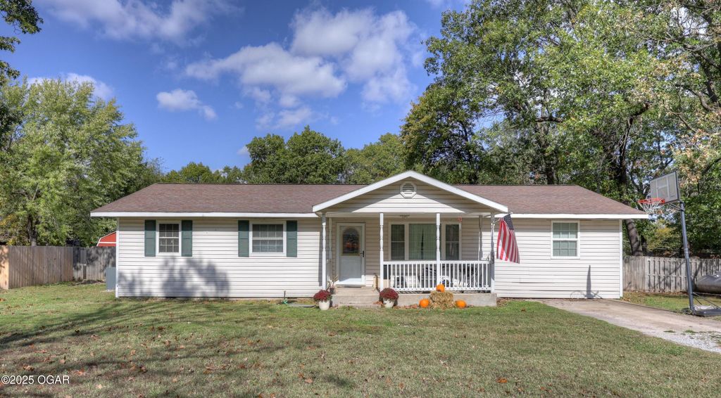 133 Red Oak Drive, Carl Junction, MO 64834