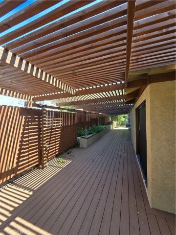 3255 Henrietta, Glendale, CA 91214