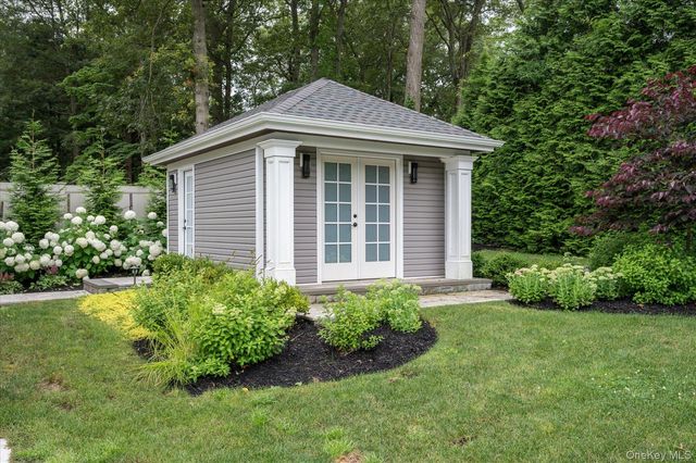 22 Beaumont Drive, Melville, NY 11747