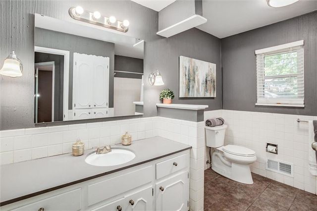 406 E 90th Terrace, Kansas City, MO 64131