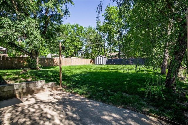 406 E 90th Terrace, Kansas City, MO 64131