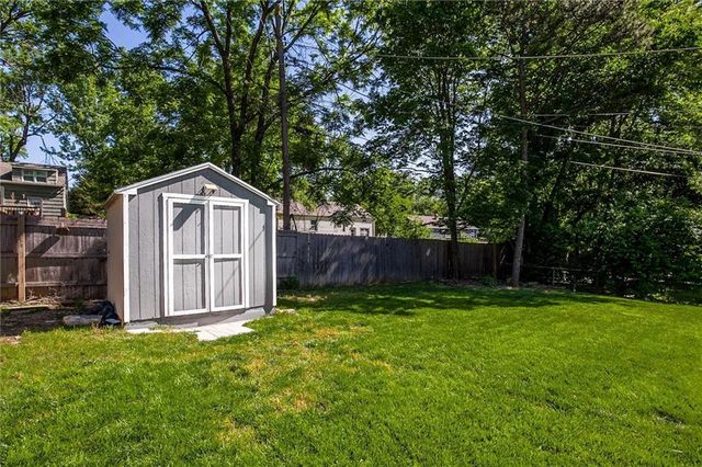 406 E 90th Terrace, Kansas City, MO 64131