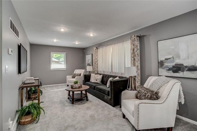 406 E 90th Terrace, Kansas City, MO 64131
