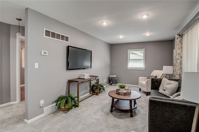406 E 90th Terrace, Kansas City, MO 64131