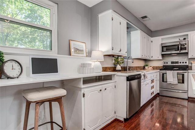406 E 90th Terrace, Kansas City, MO 64131