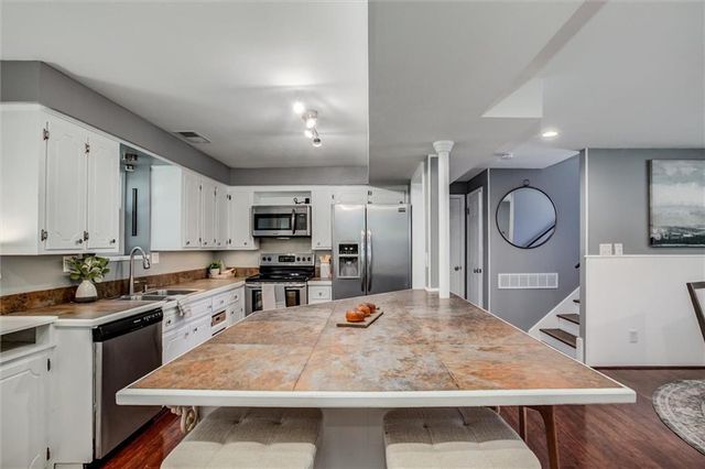406 E 90th Terrace, Kansas City, MO 64131